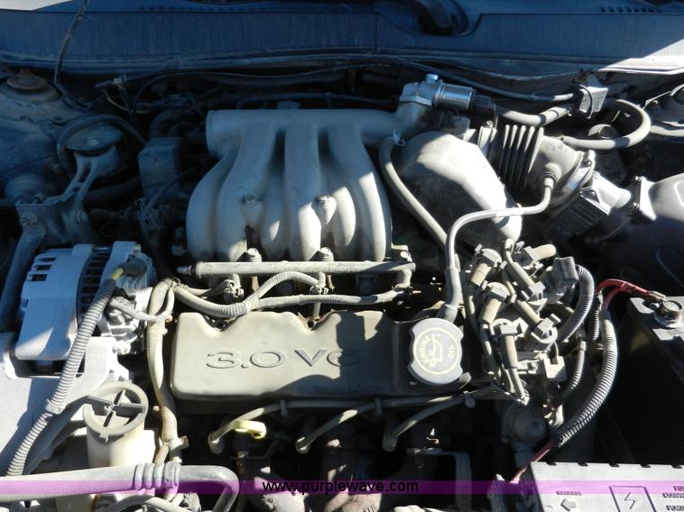 image for item F2975 2000 Ford Taurus SE