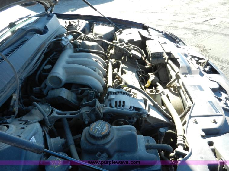 image for item F2975 2000 Ford Taurus SE