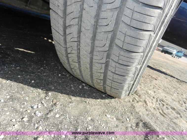 image for item F2975 2000 Ford Taurus SE