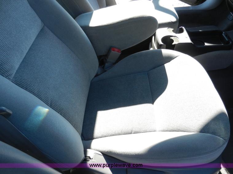 image for item F2975 2000 Ford Taurus SE