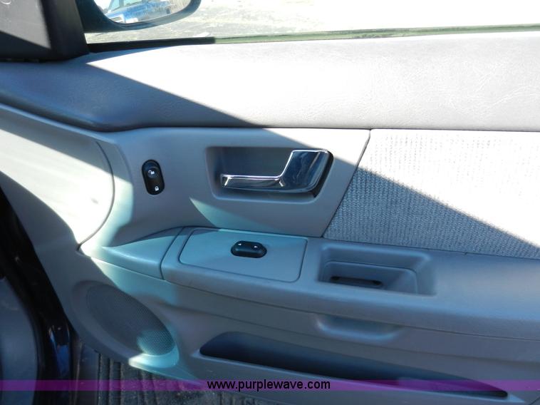image for item F2975 2000 Ford Taurus SE