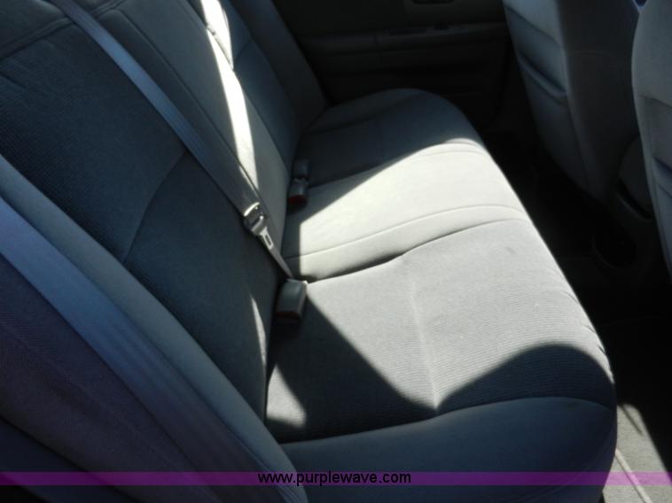 image for item F2975 2000 Ford Taurus SE