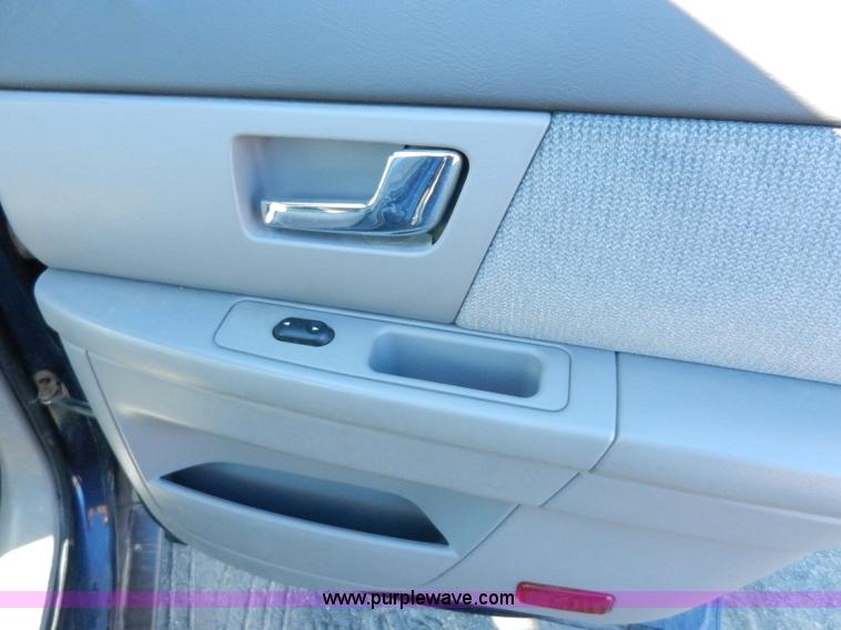 image for item F2975 2000 Ford Taurus SE