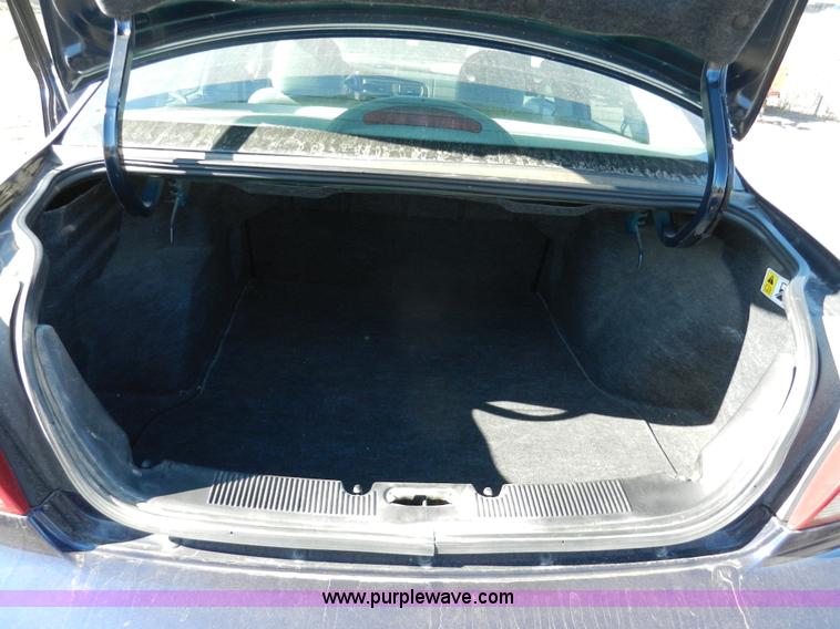 image for item F2975 2000 Ford Taurus SE