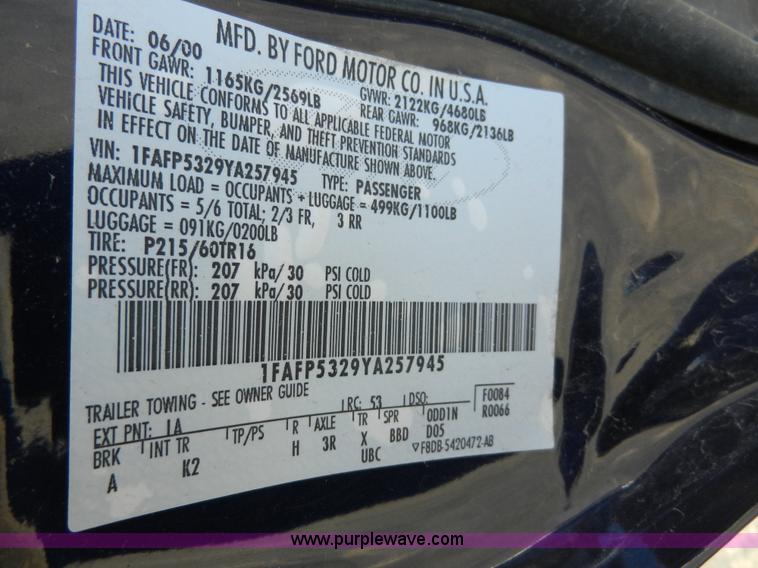 image for item F2975 2000 Ford Taurus SE