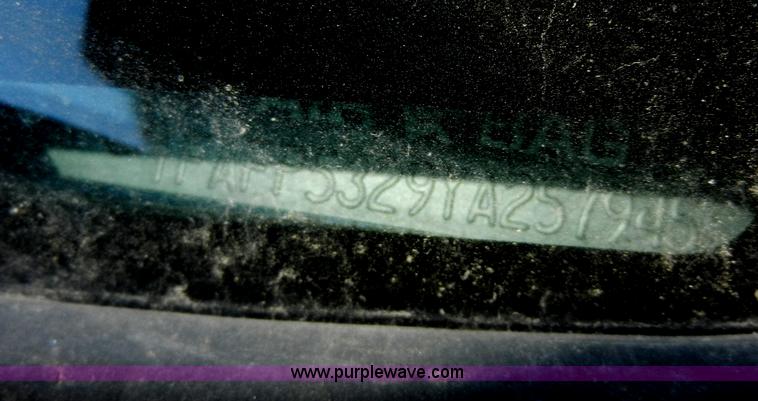 image for item F2975 2000 Ford Taurus SE