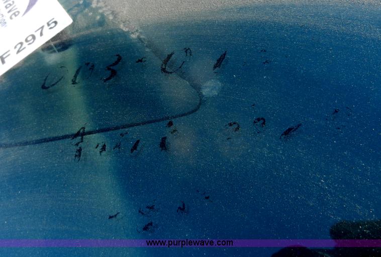 image for item F2975 2000 Ford Taurus SE