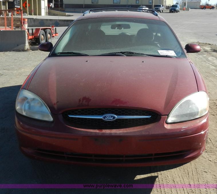 image for item F2976 2003 Ford Taurus wagon SE