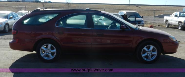 image for item F2976 2003 Ford Taurus wagon SE