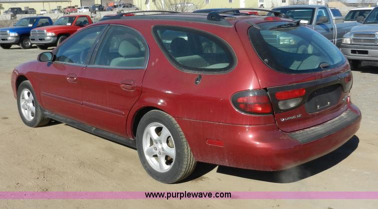 image for item F2976 2003 Ford Taurus wagon SE