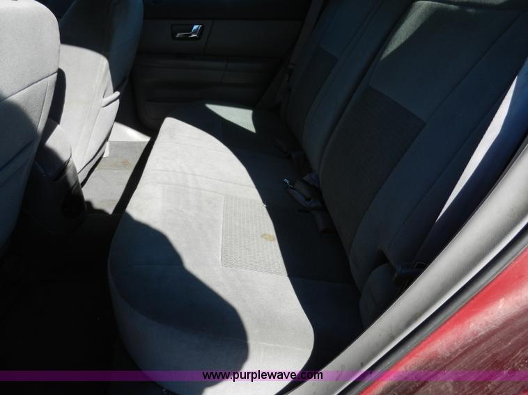 image for item F2976 2003 Ford Taurus wagon SE