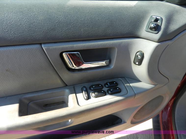 image for item F2976 2003 Ford Taurus wagon SE