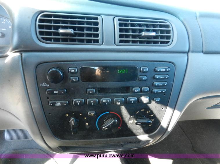 image for item F2976 2003 Ford Taurus wagon SE