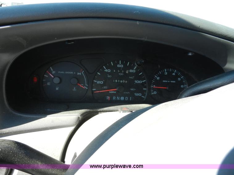 image for item F2976 2003 Ford Taurus wagon SE