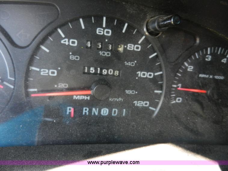 image for item F2976 2003 Ford Taurus wagon SE