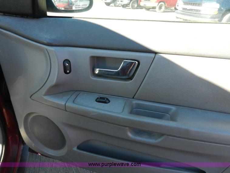 image for item F2976 2003 Ford Taurus wagon SE
