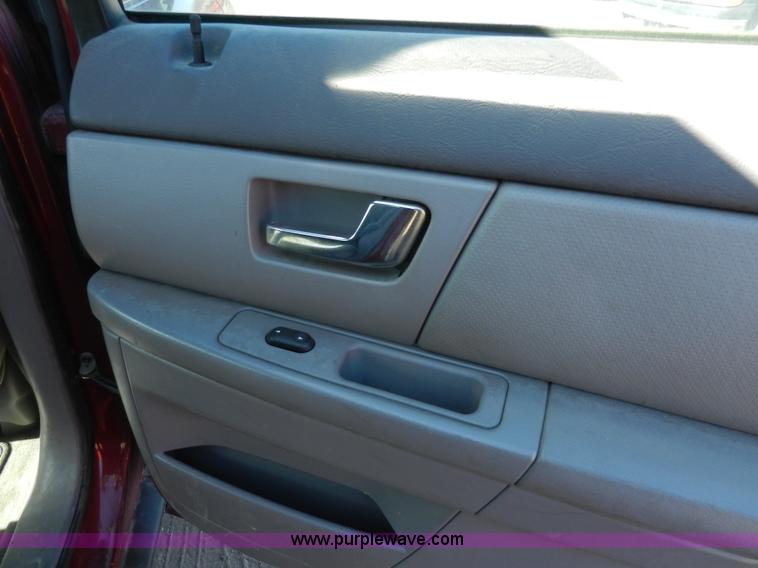 image for item F2976 2003 Ford Taurus wagon SE