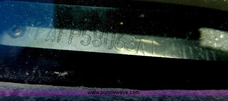 image for item F2976 2003 Ford Taurus wagon SE