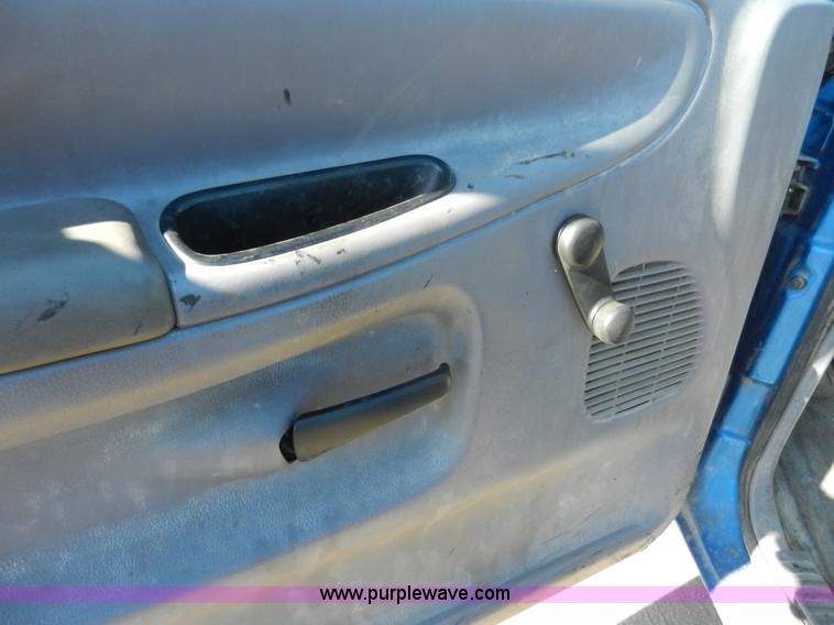 image for item F2977 1999 Dodge Ram 1500 pickup truck