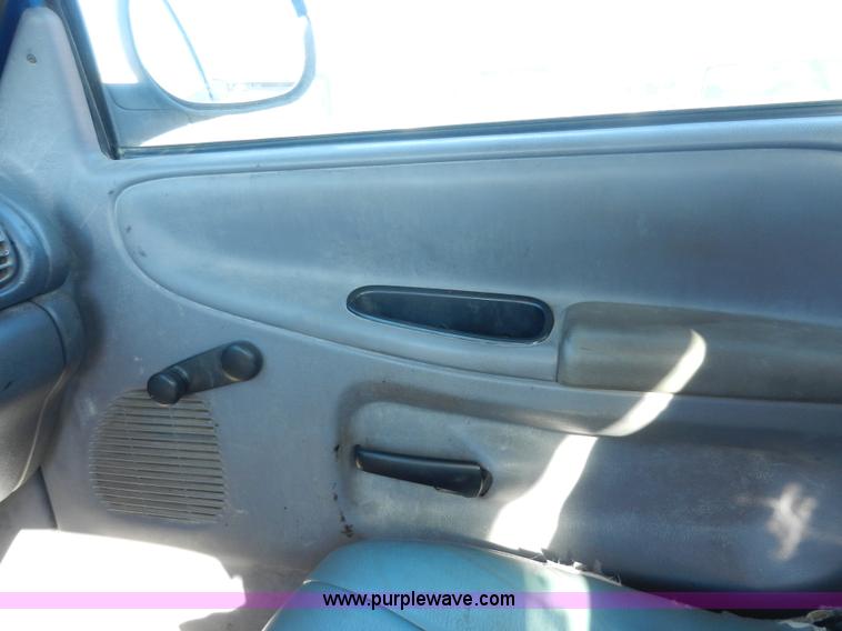 image for item F2977 1999 Dodge Ram 1500 pickup truck