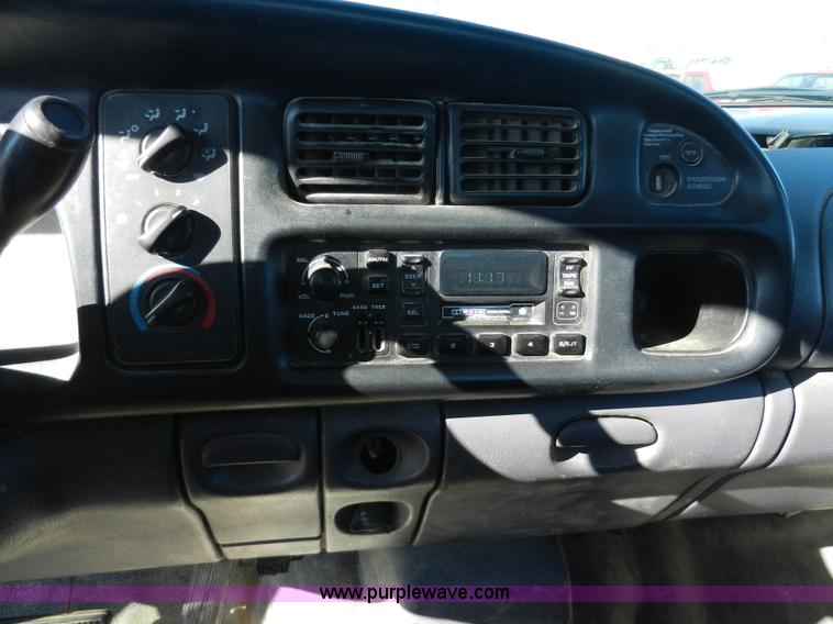 image for item F2977 1999 Dodge Ram 1500 pickup truck