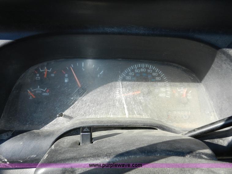 image for item F2977 1999 Dodge Ram 1500 pickup truck