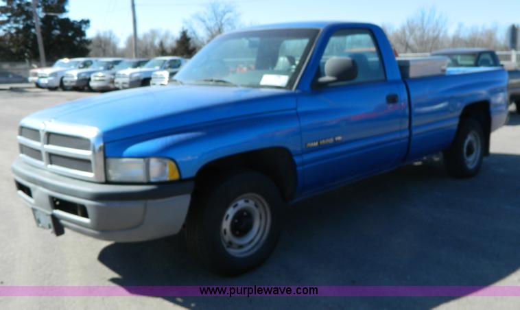 image for item G7691 2001 Dodge Ram 1500 pickup truck