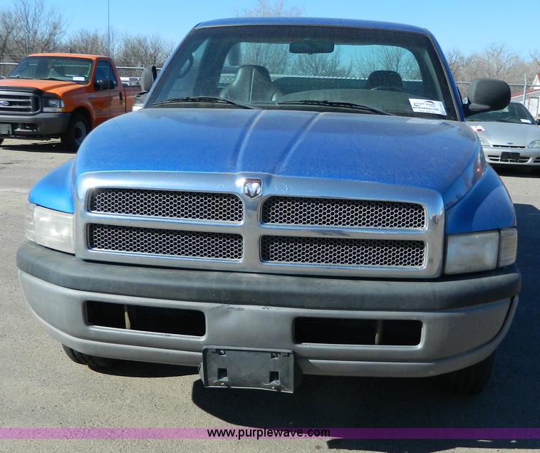 image for item G7691 2001 Dodge Ram 1500 pickup truck
