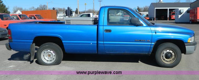 image for item G7691 2001 Dodge Ram 1500 pickup truck