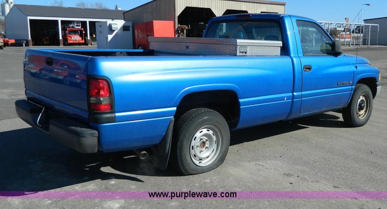 image for item G7691 2001 Dodge Ram 1500 pickup truck