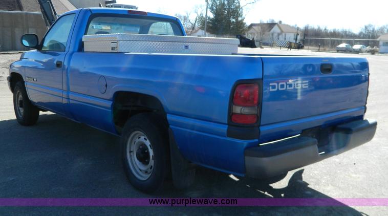 image for item G7691 2001 Dodge Ram 1500 pickup truck