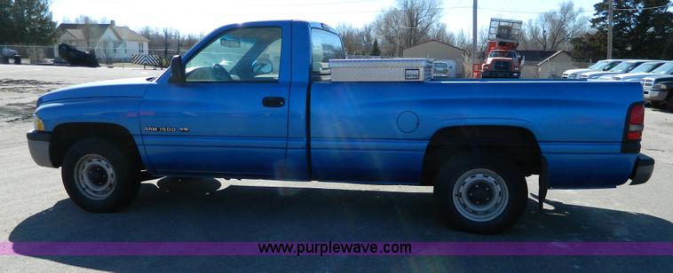 image for item G7691 2001 Dodge Ram 1500 pickup truck