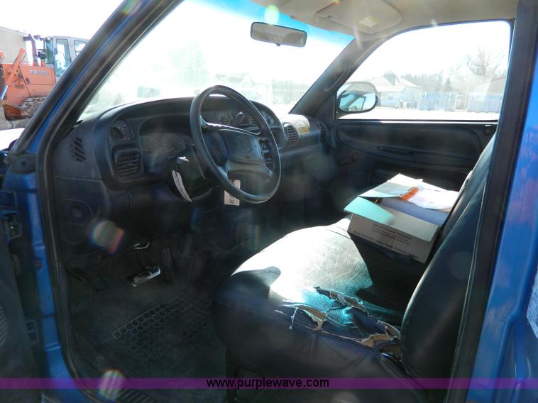 image for item G7691 2001 Dodge Ram 1500 pickup truck