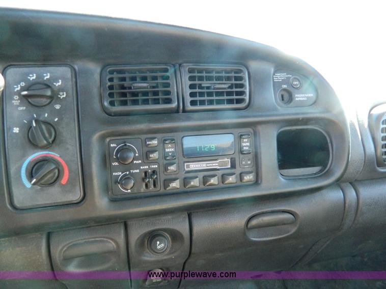 image for item G7691 2001 Dodge Ram 1500 pickup truck