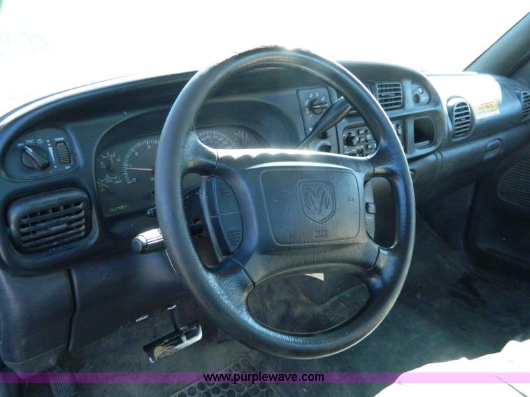 image for item G7691 2001 Dodge Ram 1500 pickup truck