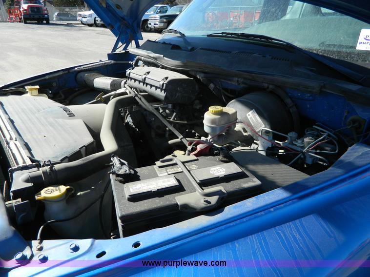 image for item G7691 2001 Dodge Ram 1500 pickup truck