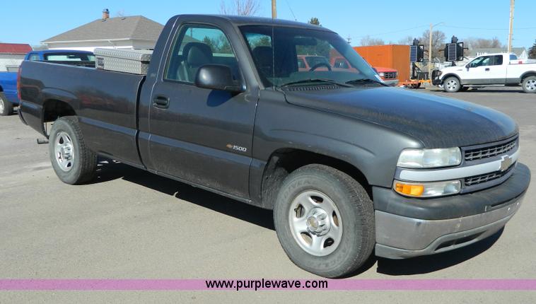 image for item G7692 2002 Chevrolet Silverado 1500 pickup truck