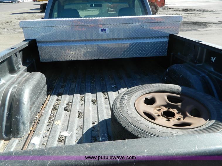 image for item G7692 2002 Chevrolet Silverado 1500 pickup truck