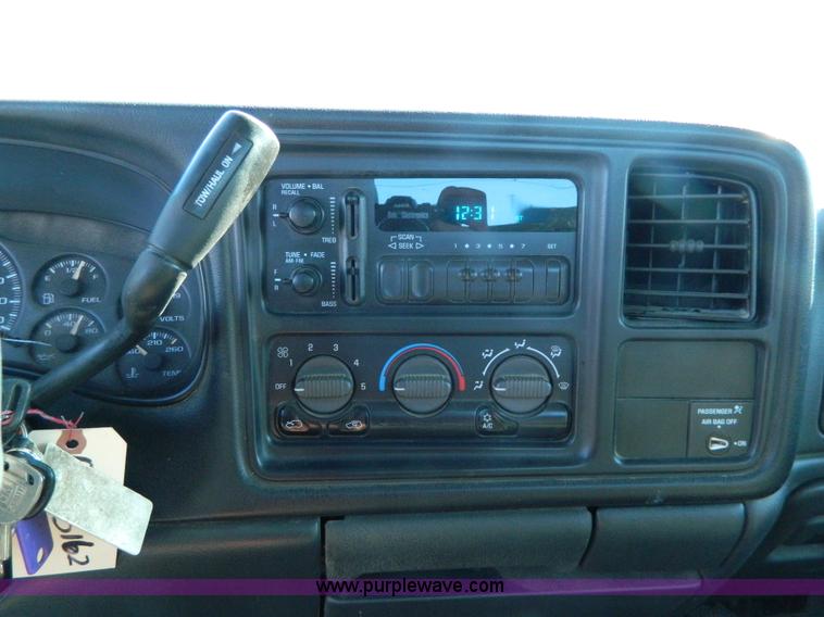 image for item G7692 2002 Chevrolet Silverado 1500 pickup truck