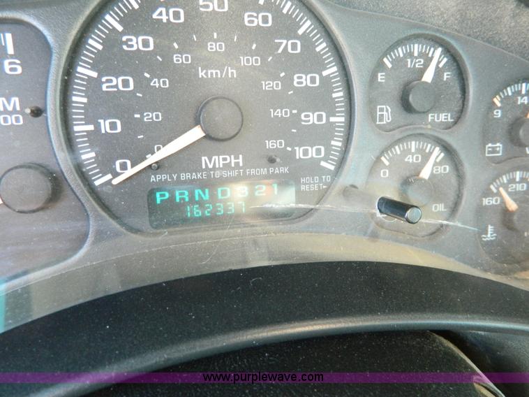 image for item G7692 2002 Chevrolet Silverado 1500 pickup truck