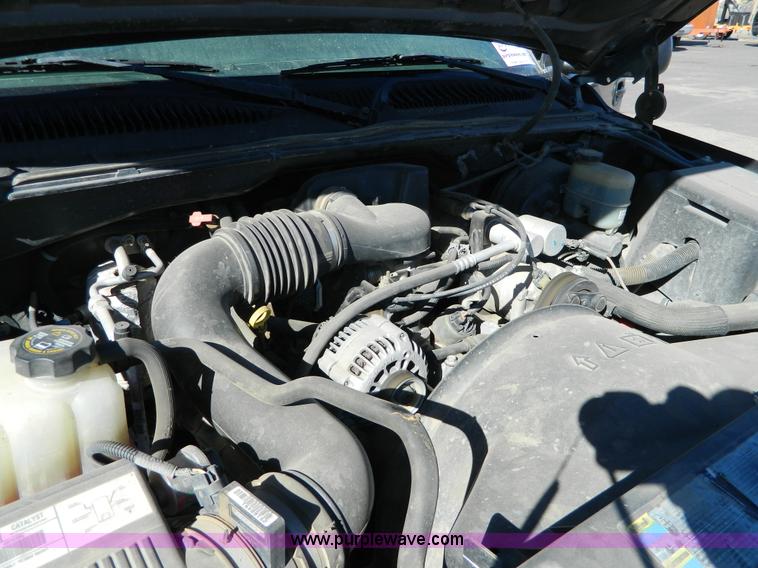 image for item G7692 2002 Chevrolet Silverado 1500 pickup truck