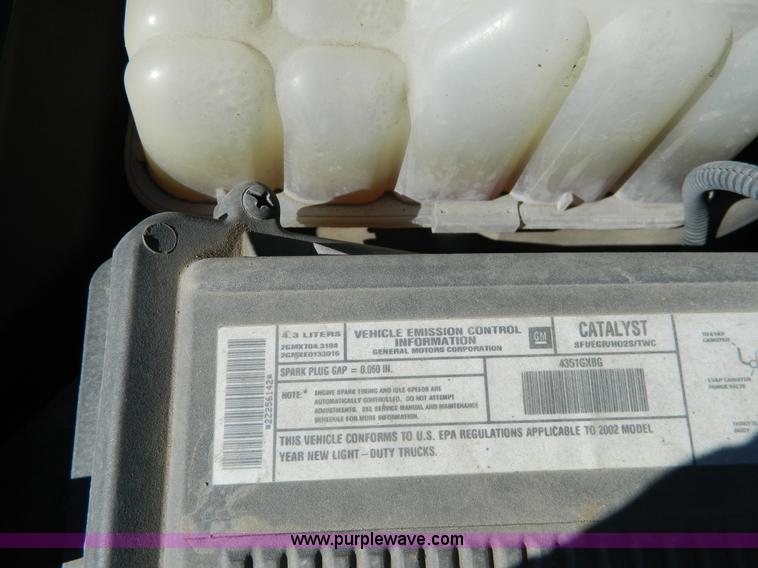 image for item G7692 2002 Chevrolet Silverado 1500 pickup truck