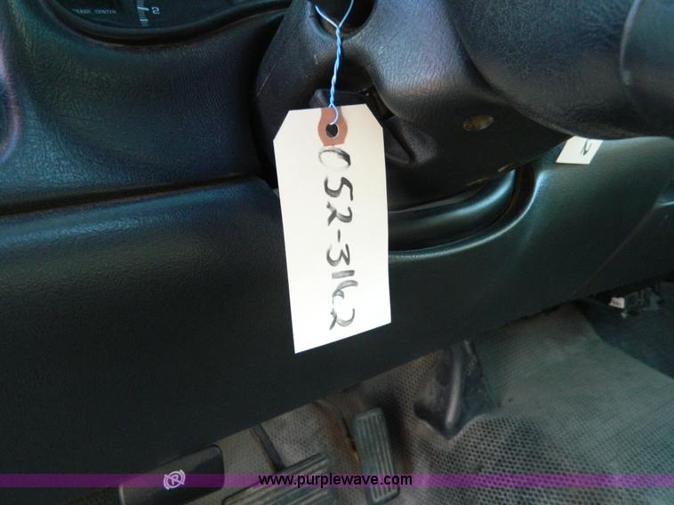 image for item G7692 2002 Chevrolet Silverado 1500 pickup truck