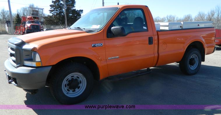 image for item G7693 2003 Ford F250 pickup truck