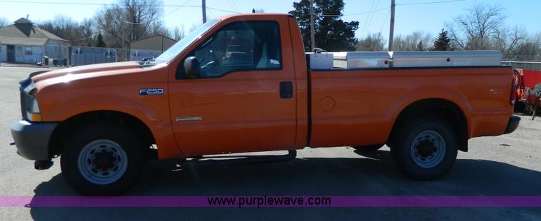image for item G7693 2003 Ford F250 pickup truck