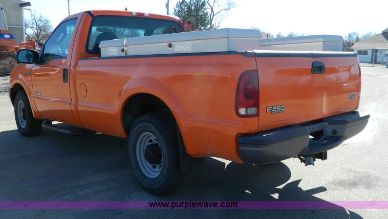 image for item G7693 2003 Ford F250 pickup truck