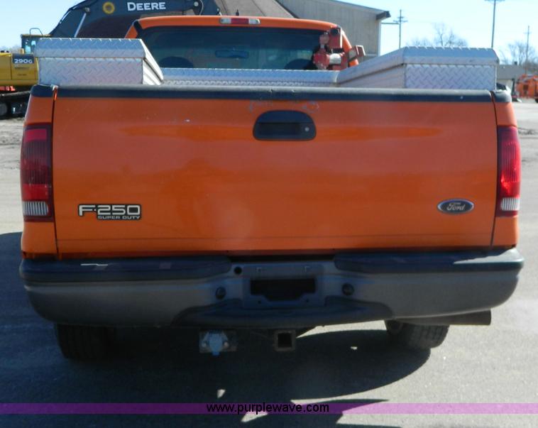 image for item G7693 2003 Ford F250 pickup truck