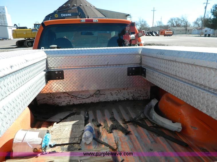 image for item G7693 2003 Ford F250 pickup truck