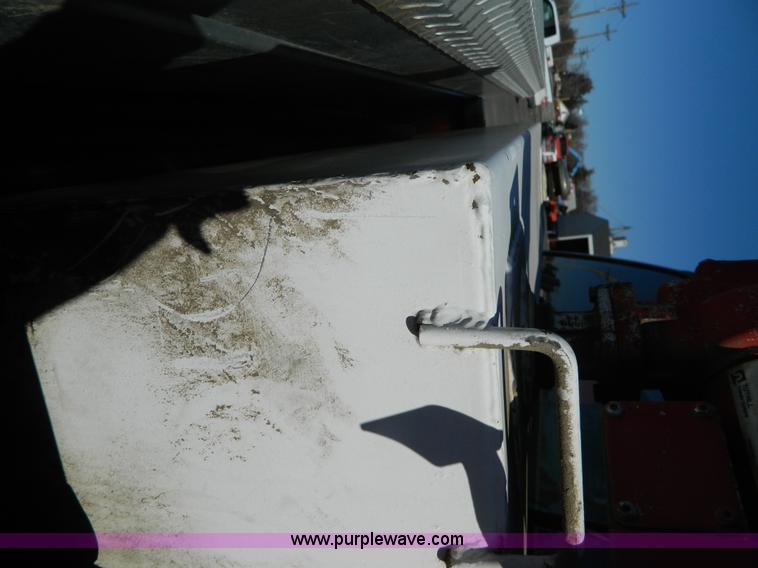 image for item G7693 2003 Ford F250 pickup truck