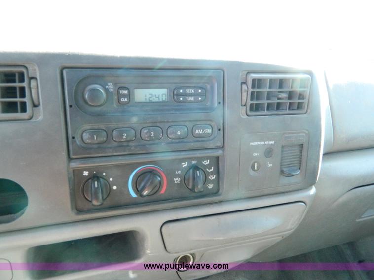 image for item G7693 2003 Ford F250 pickup truck